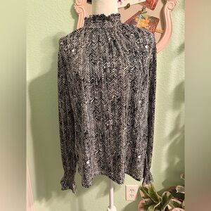 Banana Republic Black & White Chevron Mock-Neck Long Sleeve Top